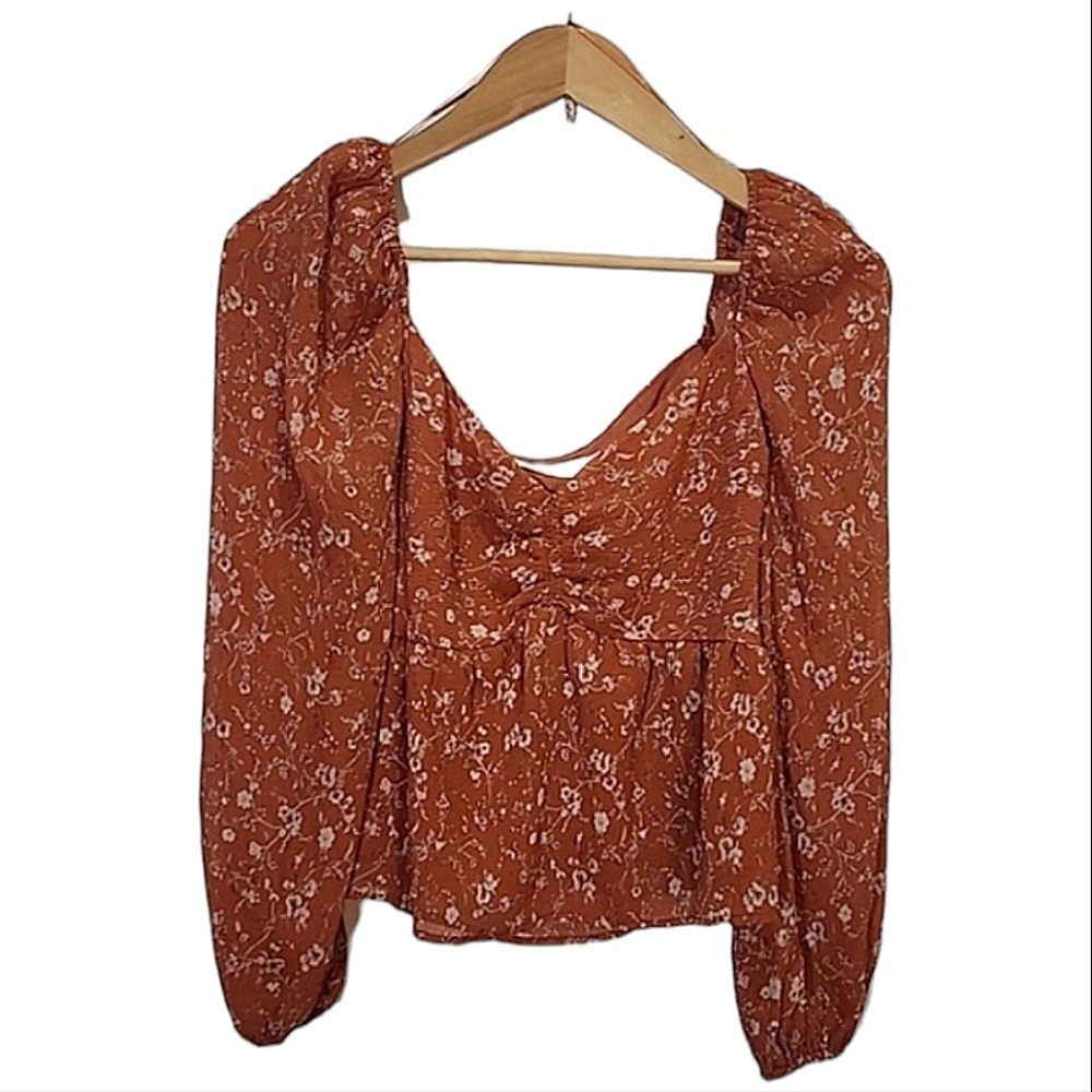 ASTR The Label  long-sleeved sweet heart top size S